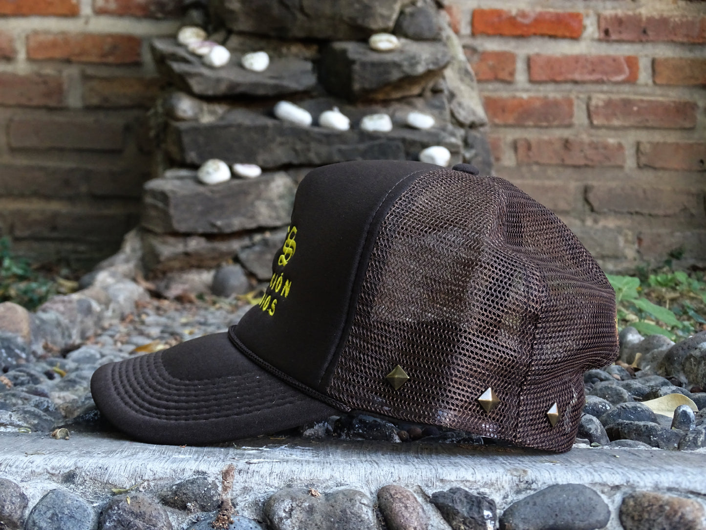 BROWN SS TRUCKER HAT